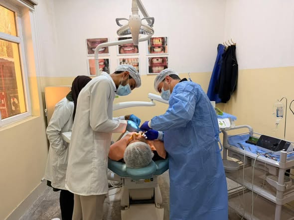 وحدة زراعة الأسنان في كلية طب الأسنان تواصل تقديم خدماتها العلاجية خلال شهر رمضان المبارك