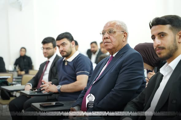 كلية القانون تناقش بحوث تخرج طلبتها